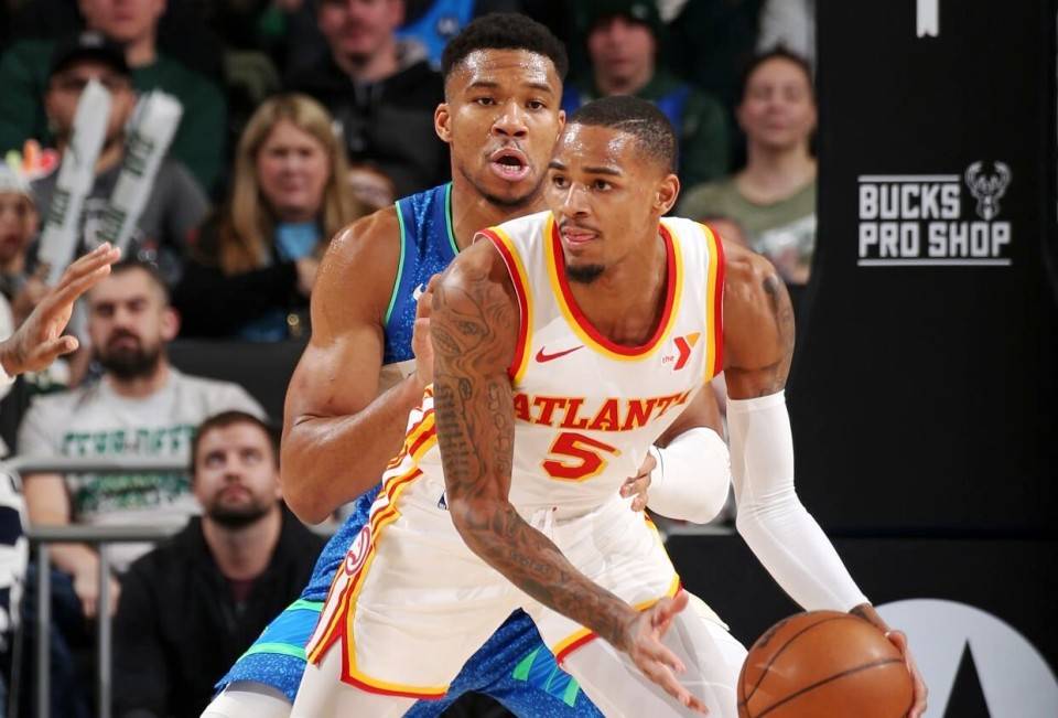 大比分获胜引发热议!,穆雷在雄鹿比赛中出色防守观众掌声雷动 大比分获胜引发热议!,穆雷在雄鹿比赛中出色防守观众掌声雷动