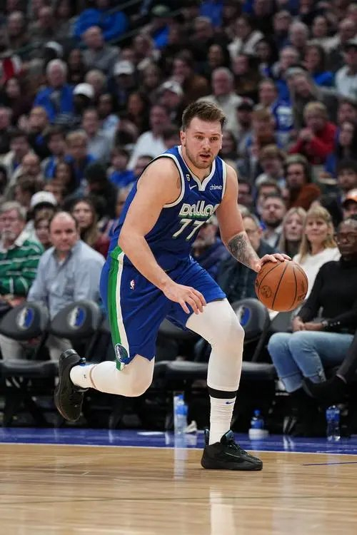 东契奇遭遇十二持续失利,SKT教练压力巨大!上演精彩一战 东契奇遭遇十二持续失利,SKT教练压力巨大!上演精彩一战